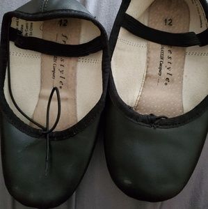 Size 12 girls ballet shoes